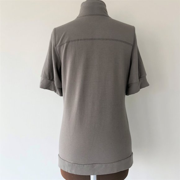 Bamboo/Cotton Top with Front Snap Closure - Picture 3 of 5